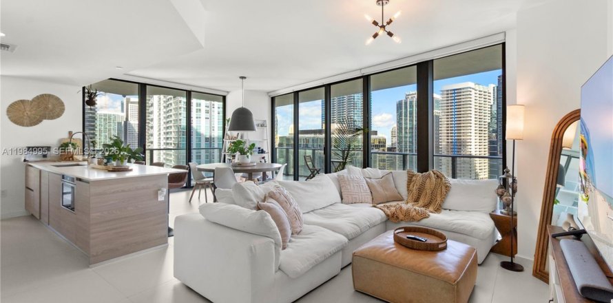 Кондоминиум с 2 спальнями в Майами, Флорида № 2050837