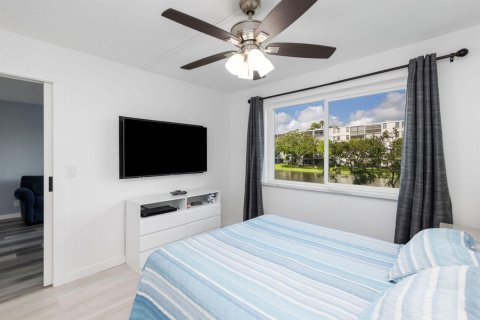Condo in Pompano Beach, Florida, 2 bedrooms № 2399938 - photo 12