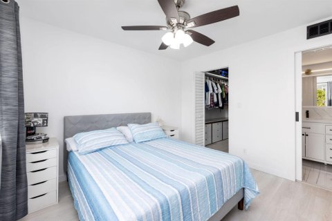 Condo in Pompano Beach, Florida, 2 bedrooms № 2399938 - photo 14