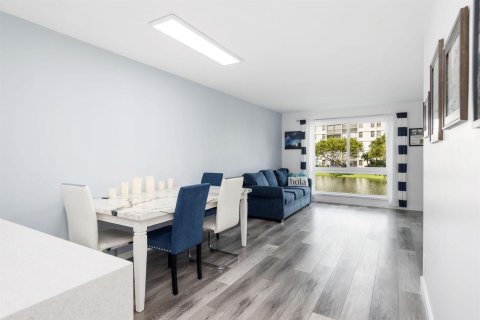 Condo in Pompano Beach, Florida, 2 bedrooms № 2399938 - photo 6