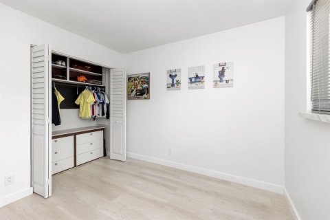 Condo in Pompano Beach, Florida, 2 bedrooms № 2399938 - photo 19