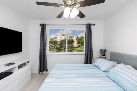 Condo in Pompano Beach, Florida, 2 bedrooms № 2399938 - photo 11
