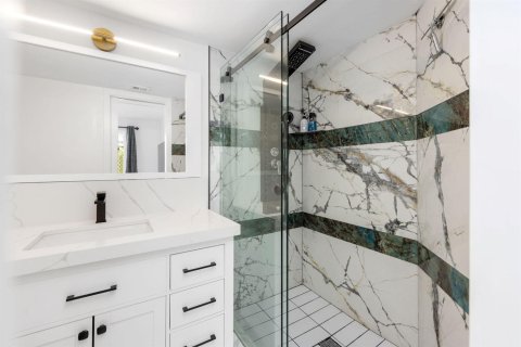 Condo in Pompano Beach, Florida, 2 bedrooms № 2399938 - photo 16