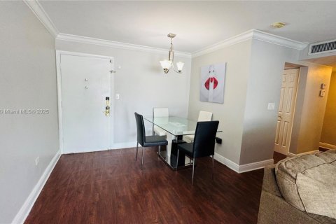 Copropriété à louer à Miami, Floride: 2 chambres, 70.88 m2 № 1946029 - photo 4