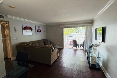 Copropriété à louer à Miami, Floride: 2 chambres, 70.88 m2 № 1946029 - photo 2
