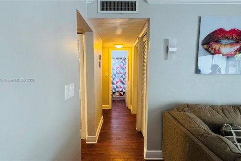 Copropriété à louer à Miami, Floride: 2 chambres, 70.88 m2 № 1946029 - photo 8