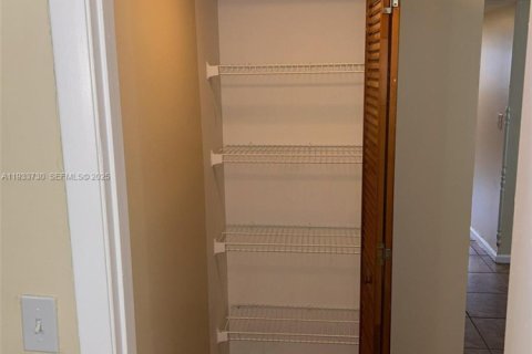 Condominio en alquiler en North Lauderdale, Florida, 3 dormitorios, 93.83 m2 № 1991997 - foto 7