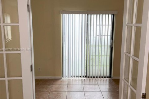 Condominio en alquiler en North Lauderdale, Florida, 3 dormitorios, 93.83 m2 № 1991997 - foto 3