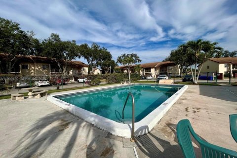 Condominio en alquiler en North Lauderdale, Florida, 3 dormitorios, 93.83 m2 № 1991997 - foto 10