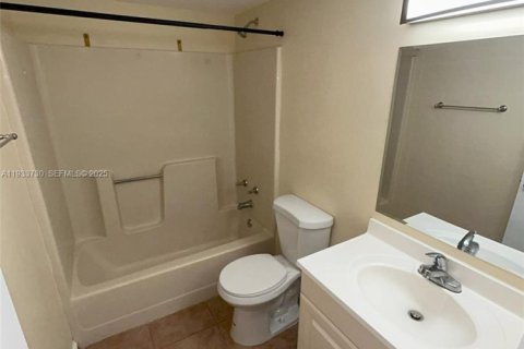 Condominio en alquiler en North Lauderdale, Florida, 3 dormitorios, 93.83 m2 № 1991997 - foto 8