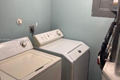 Снять в аренду таунхаус в Корал-Спрингс, Флорида 3 спальни, 134.71м2, № 1949058 - фото 23