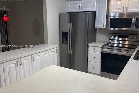 Снять в аренду таунхаус в Корал-Спрингс, Флорида 3 спальни, 134.71м2, № 1949058 - фото 2