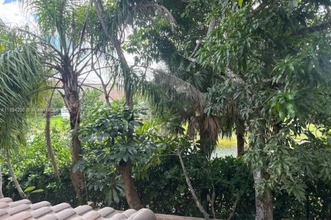 Снять в аренду таунхаус в Корал-Спрингс, Флорида 3 спальни, 134.71м2, № 1949058 - фото 29