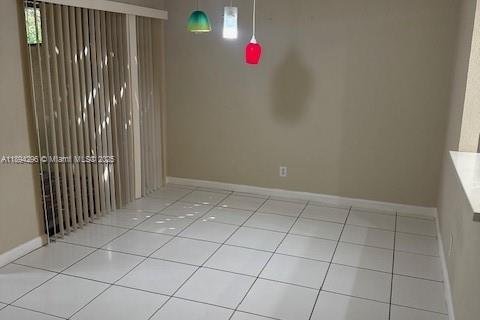 Снять в аренду таунхаус в Корал-Спрингс, Флорида 3 спальни, 134.71м2, № 1949058 - фото 6