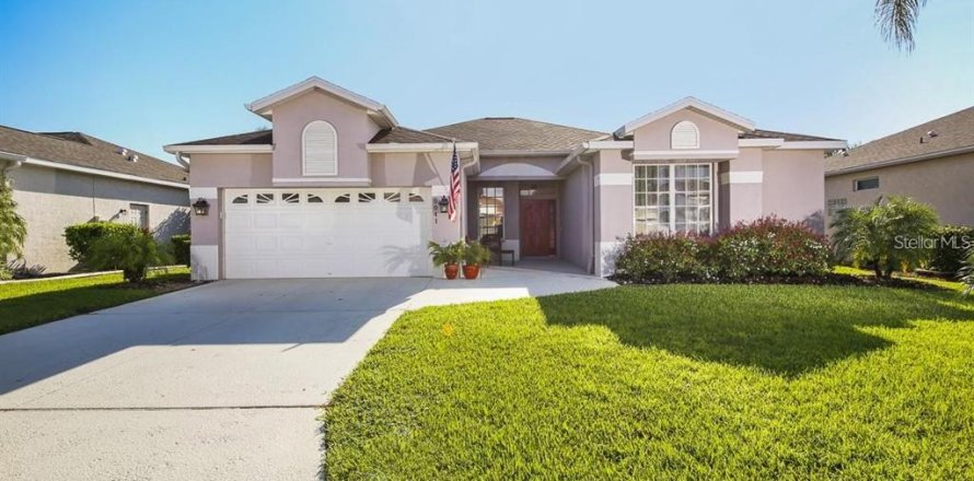 House in Bradenton, Florida 3 bedrooms, 154.31 sq.m. № 2109447