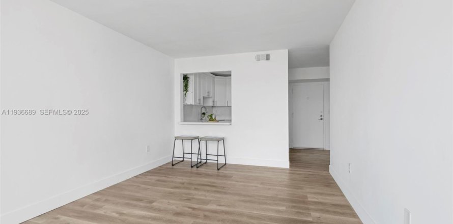 Condo in Miami, Florida, 2 bedrooms  № 1994727