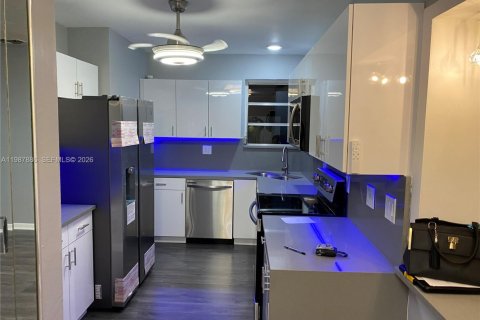 Casa en West Park, Florida 3 dormitorios, 112.88 m2 № 2050934