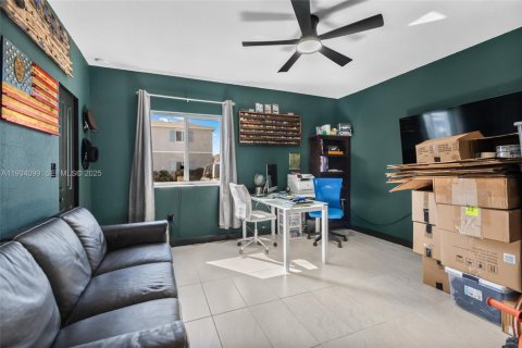 Снять в аренду таунхаус в Флорида-Сити, Флорида 4 спальни, 160.72м2, № 1992406 - фото 16