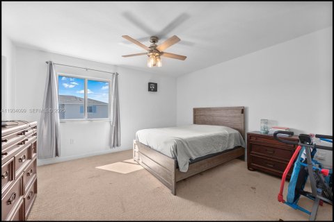 Снять в аренду таунхаус в Флорида-Сити, Флорида 4 спальни, 160.72м2, № 1992406 - фото 18