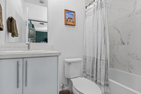 Снять в аренду таунхаус в Флорида-Сити, Флорида 4 спальни, 160.72м2, № 1992406 - фото 17