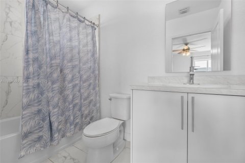 Снять в аренду таунхаус в Флорида-Сити, Флорида 4 спальни, 160.72м2, № 1992406 - фото 20