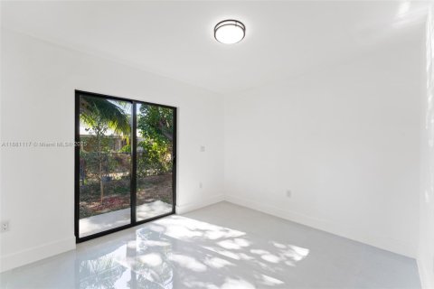 House in Miami, Florida 3 bedrooms, 97.08 sq.m. № 1977629 - photo 12