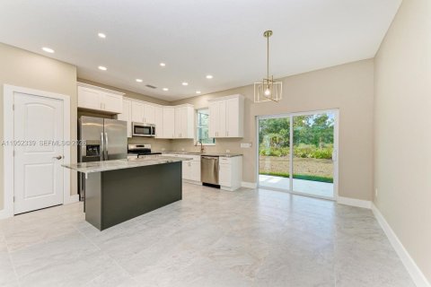 Casa en venta en North Port, Florida, 3 dormitorios № 2008561 - foto 12