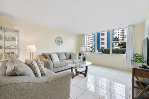 Condominio en venta en Pompano Beach, Florida, 2 dormitorios, 102.19 m2 № 2005909 - foto 10