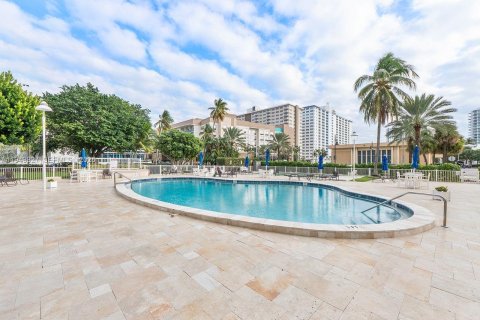 Condominio en venta en Pompano Beach, Florida, 2 dormitorios, 102.19 m2 № 2005909 - foto 16