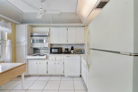 Condominio en venta en Pompano Beach, Florida, 2 dormitorios, 102.19 m2 № 2005909 - foto 13