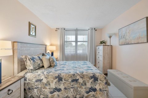 Condominio en venta en Pompano Beach, Florida, 2 dormitorios, 102.19 m2 № 2005909 - foto 23