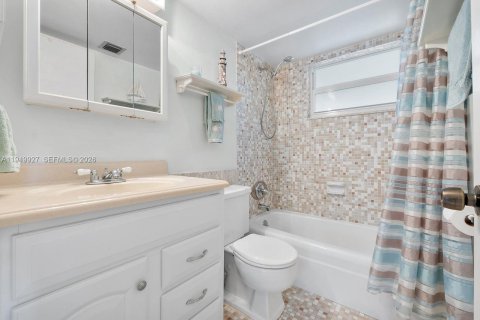 Condominio en venta en Pompano Beach, Florida, 2 dormitorios, 102.19 m2 № 2005909 - foto 19