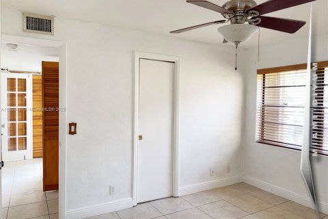Снять в аренду таунхаус в Хайалиа, Флорида 2 спальни, 146.97м2, № 1948282 - фото 16