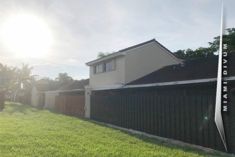 Снять в аренду таунхаус в Хайалиа, Флорида 2 спальни, 146.97м2, № 1948282 - фото 9