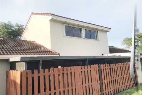 Снять в аренду таунхаус в Хайалиа, Флорида 2 спальни, 146.97м2, № 1948282 - фото 10