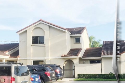 Снять в аренду таунхаус в Хайалиа, Флорида 2 спальни, 146.97м2, № 1948282 - фото 1