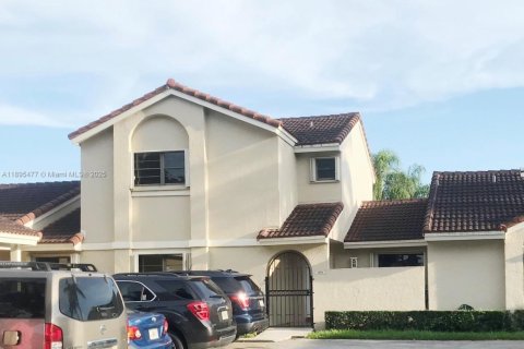 Снять в аренду таунхаус в Хайалиа, Флорида 2 спальни, 146.97м2, № 1948282 - фото 7