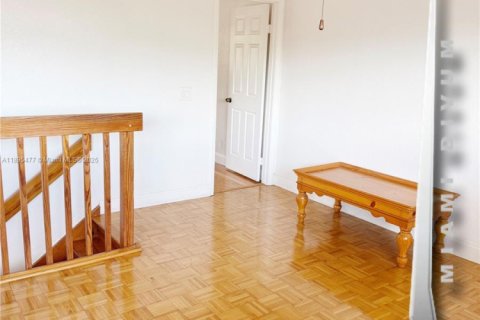 Снять в аренду таунхаус в Хайалиа, Флорида 2 спальни, 146.97м2, № 1948282 - фото 18