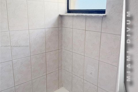 Снять в аренду таунхаус в Хайалиа, Флорида 2 спальни, 146.97м2, № 1948282 - фото 23