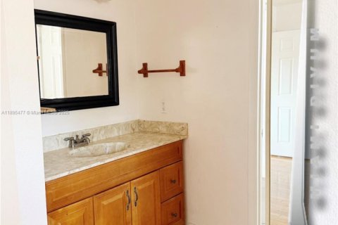 Снять в аренду таунхаус в Хайалиа, Флорида 2 спальни, 146.97м2, № 1948282 - фото 22