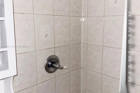 Снять в аренду таунхаус в Хайалиа, Флорида 2 спальни, 146.97м2, № 1948282 - фото 27