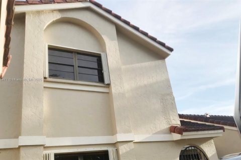 Снять в аренду таунхаус в Хайалиа, Флорида 2 спальни, 146.97м2, № 1948282 - фото 8