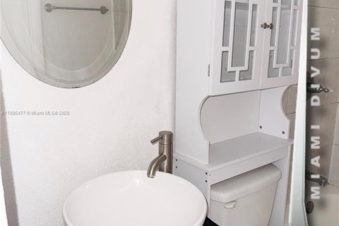 Снять в аренду таунхаус в Хайалиа, Флорида 2 спальни, 146.97м2, № 1948282 - фото 26