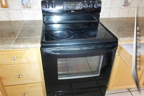 Снять в аренду таунхаус в Хайалиа, Флорида 2 спальни, 146.97м2, № 1948282 - фото 29