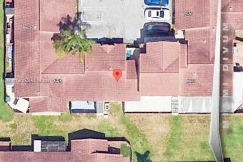 Снять в аренду таунхаус в Хайалиа, Флорида 2 спальни, 146.97м2, № 1948282 - фото 2