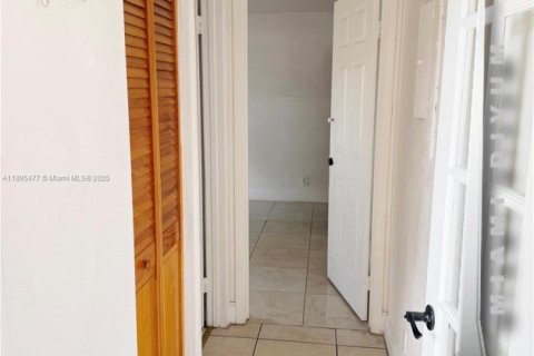 Снять в аренду таунхаус в Хайалиа, Флорида 2 спальни, 146.97м2, № 1948282 - фото 15