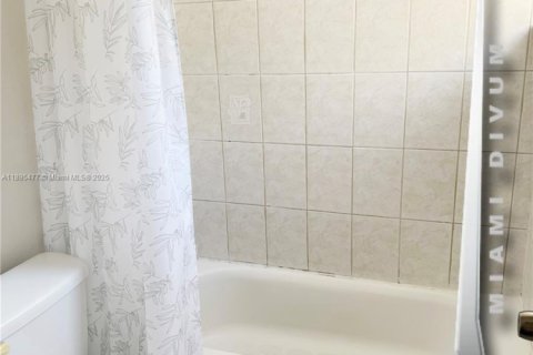 Снять в аренду таунхаус в Хайалиа, Флорида 2 спальни, 146.97м2, № 1948282 - фото 24