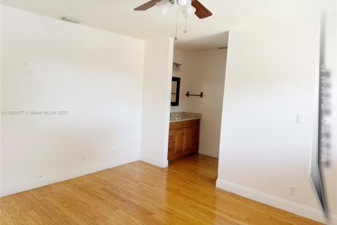 Снять в аренду таунхаус в Хайалиа, Флорида 2 спальни, 146.97м2, № 1948282 - фото 21