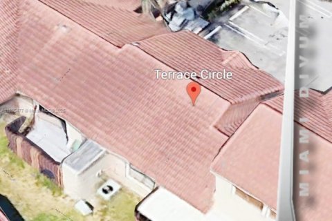 Снять в аренду таунхаус в Хайалиа, Флорида 2 спальни, 146.97м2, № 1948282 - фото 3