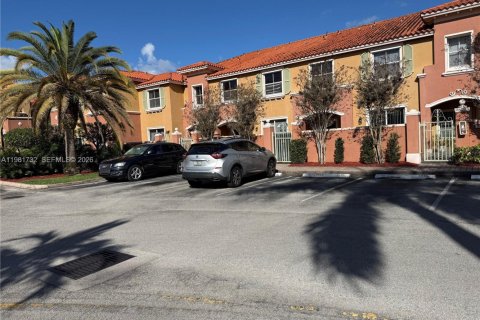 Townhouse in Pembroke Pines, Florida 2 bedrooms, 102.19 sq.m. № 2042979